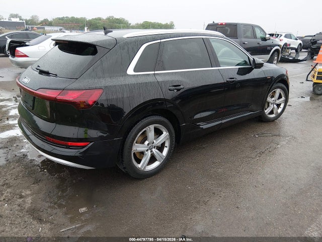 Продажа на аукционе авто 2019 Audi E-tron Premium Plus, vin: WA1LAAGE4KB024336, номер лота: 44797795