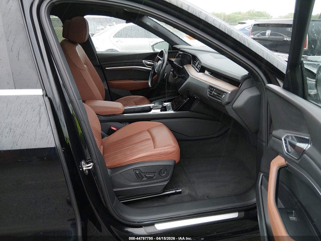 Продажа на аукционе авто 2019 Audi E-tron Premium Plus, vin: WA1LAAGE4KB024336, номер лота: 44797795