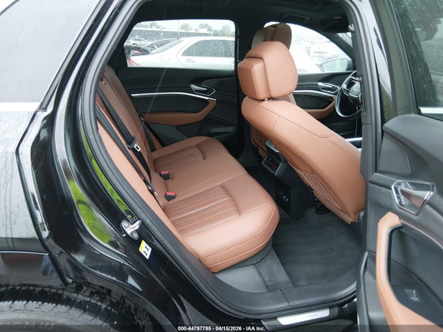 Продажа на аукционе авто 2019 Audi E-tron Premium Plus, vin: WA1LAAGE4KB024336, номер лота: 44797795