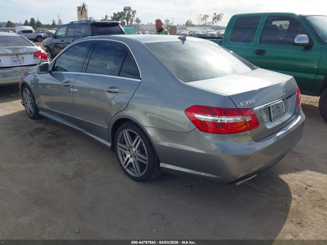 2010 MERCEDES-BENZ E 350 WDDHF5GB7AA138948 Photo 2