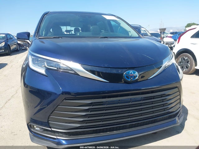 5TDZSKFC7PS103549 Toyota Sienna Limited