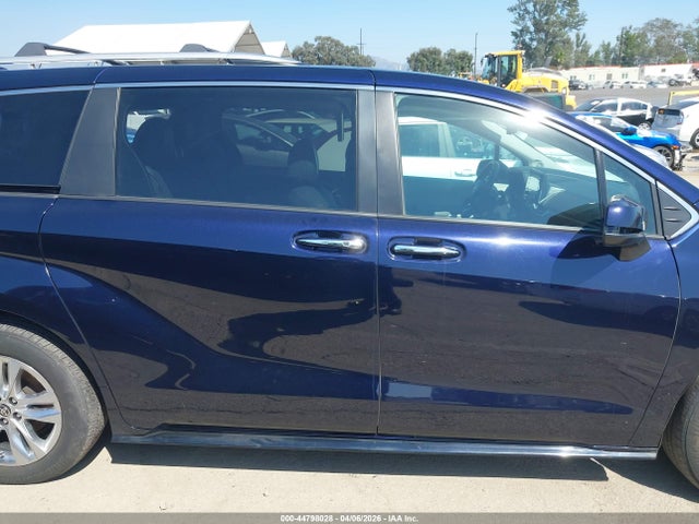 5TDZSKFC7PS103549 Toyota Sienna Limited