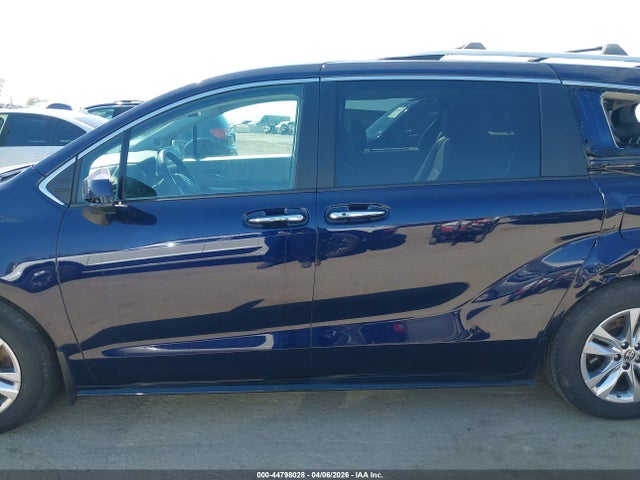 5TDZSKFC7PS103549 Toyota Sienna Limited