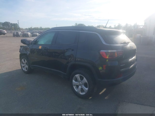 Jeep Compass Latitude 4x4 2018 3C4NJDBB6JT345398 Image 3