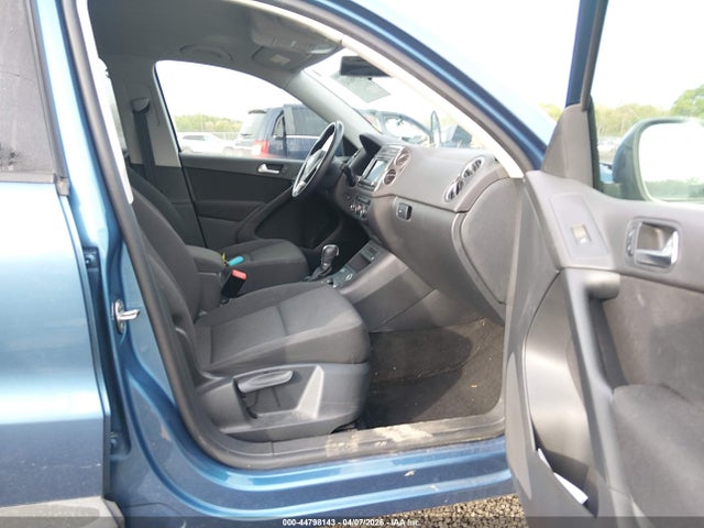 2018 Volkswagen Tiguan Limited 2.0t მანქანა იყიდება აუქციონზე, vin: WVGBV7AX2JK002798, აუქციონის ნომერი: 44798143