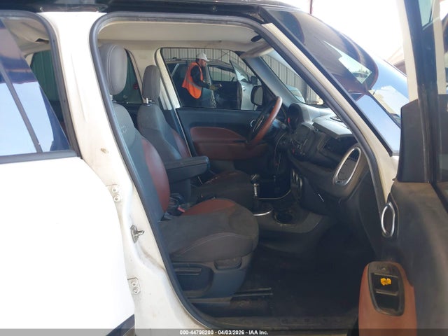 2014 FIAT 500L ZFBCFADH4EZ007072 Photo 4