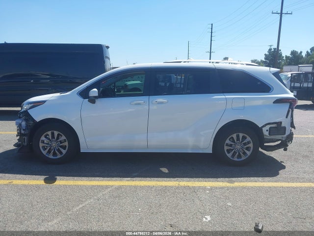 Toyota SIENNA LE 2023 5TDKRKEC8PS169767 Image 15