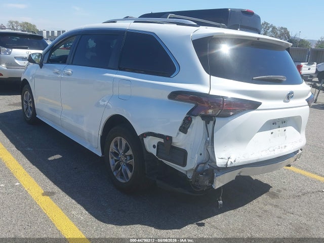 Toyota SIENNA LE 2023 5TDKRKEC8PS169767 Image 3