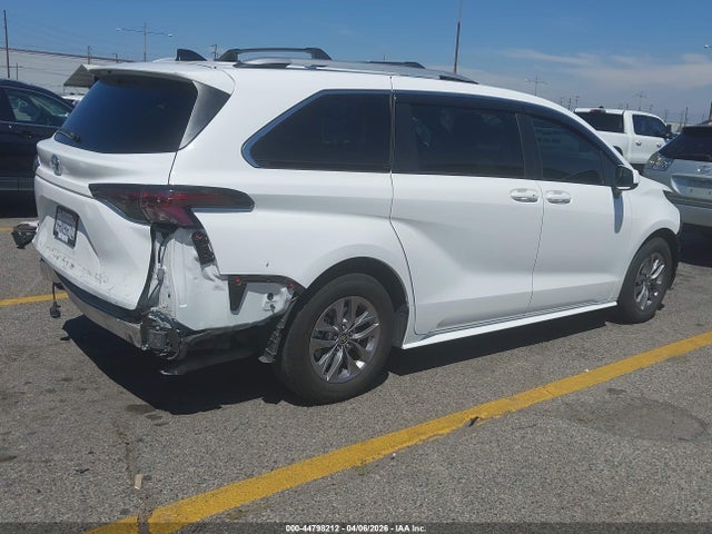 Toyota SIENNA LE 2023 5TDKRKEC8PS169767 Image 4