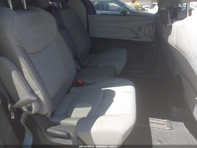 Toyota SIENNA LE 2023 5TDKRKEC8PS169767 Image 8