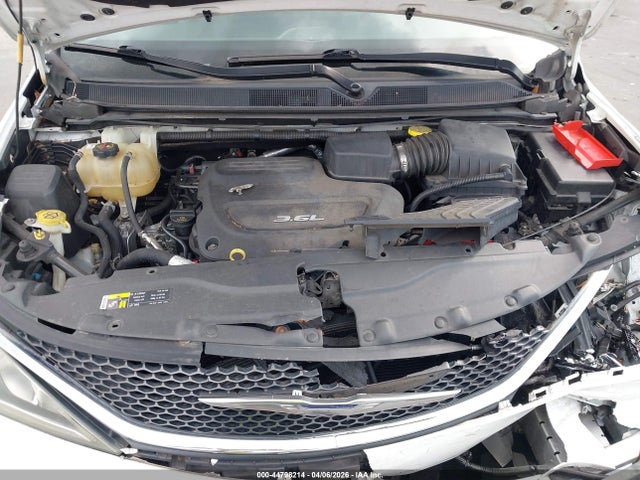 44798214 :رقم المزاد ، 2C4RC1BG6HR621596 vin ، 2017 Chrysler Pacifica Touring-l مزاد بيع