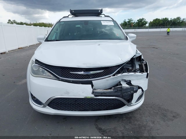 44798214 :رقم المزاد ، 2C4RC1BG6HR621596 vin ، 2017 Chrysler Pacifica Touring-l مزاد بيع