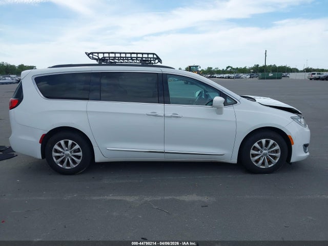 44798214 :رقم المزاد ، 2C4RC1BG6HR621596 vin ، 2017 Chrysler Pacifica Touring-l مزاد بيع