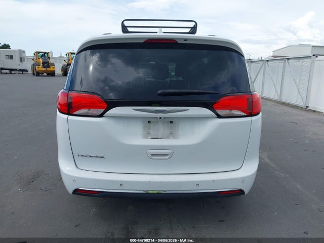 44798214 :رقم المزاد ، 2C4RC1BG6HR621596 vin ، 2017 Chrysler Pacifica Touring-l مزاد بيع