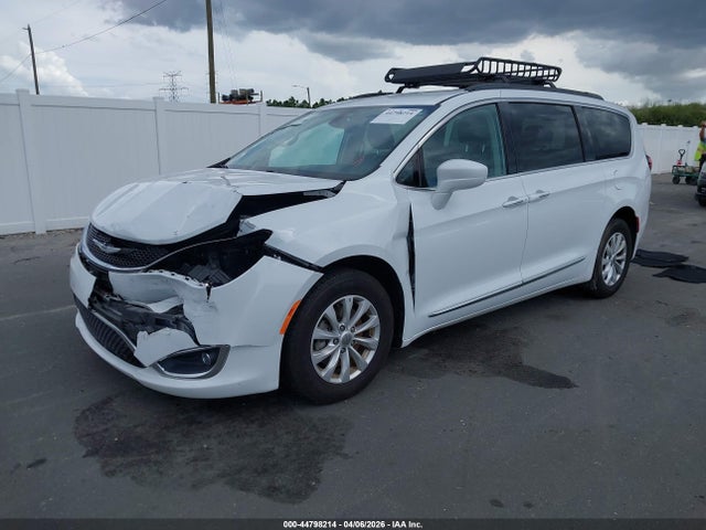 44798214 :رقم المزاد ، 2C4RC1BG6HR621596 vin ، 2017 Chrysler Pacifica Touring-l مزاد بيع