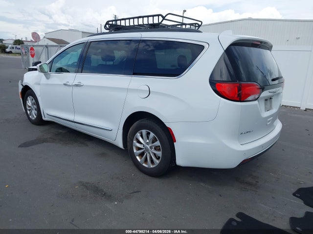 44798214 :رقم المزاد ، 2C4RC1BG6HR621596 vin ، 2017 Chrysler Pacifica Touring-l مزاد بيع