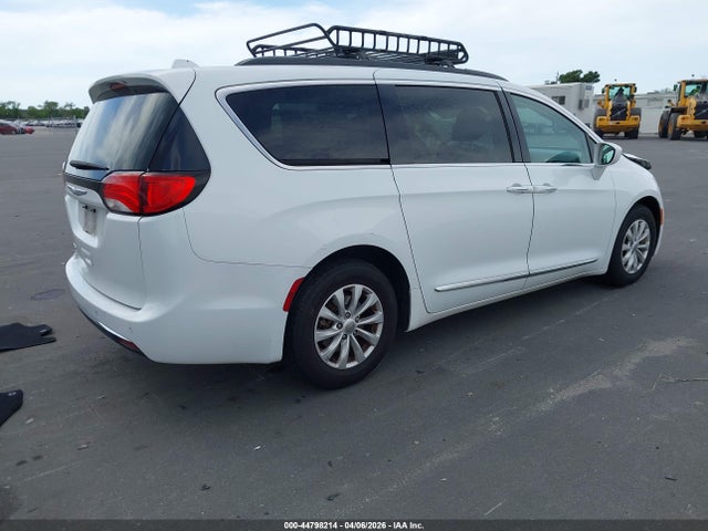 44798214 :رقم المزاد ، 2C4RC1BG6HR621596 vin ، 2017 Chrysler Pacifica Touring-l مزاد بيع