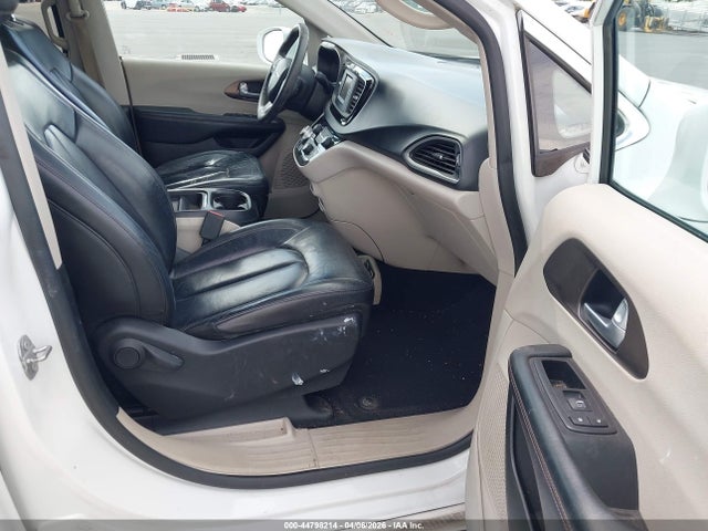 44798214 :رقم المزاد ، 2C4RC1BG6HR621596 vin ، 2017 Chrysler Pacifica Touring-l مزاد بيع