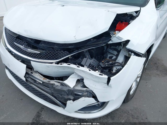 44798214 :رقم المزاد ، 2C4RC1BG6HR621596 vin ، 2017 Chrysler Pacifica Touring-l مزاد بيع
