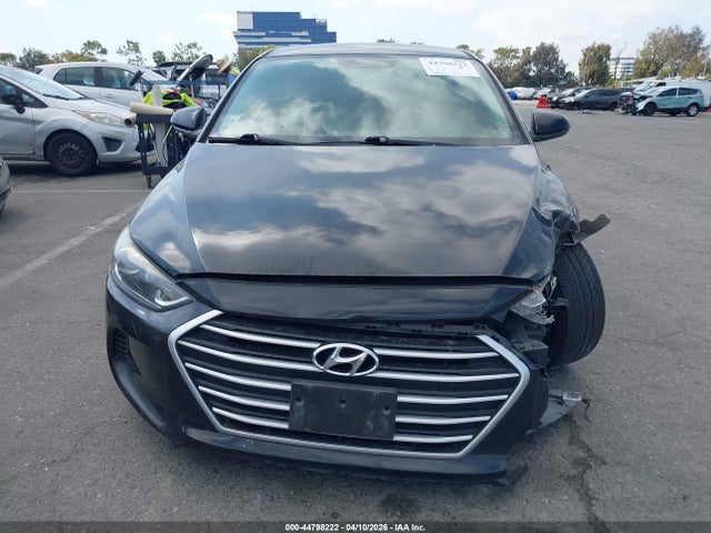 5NPD84LF2JH328221 Hyundai ELANTRA SEL