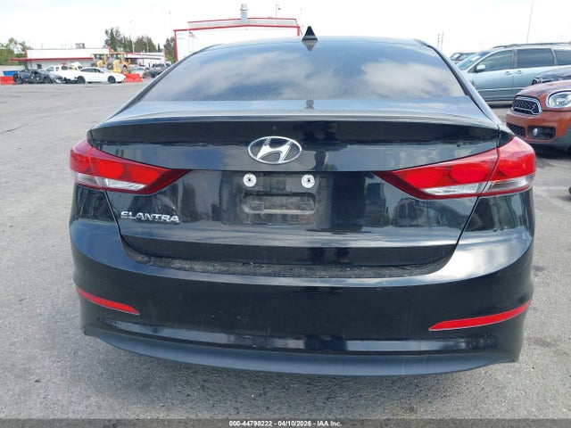 5NPD84LF2JH328221 Hyundai ELANTRA SEL