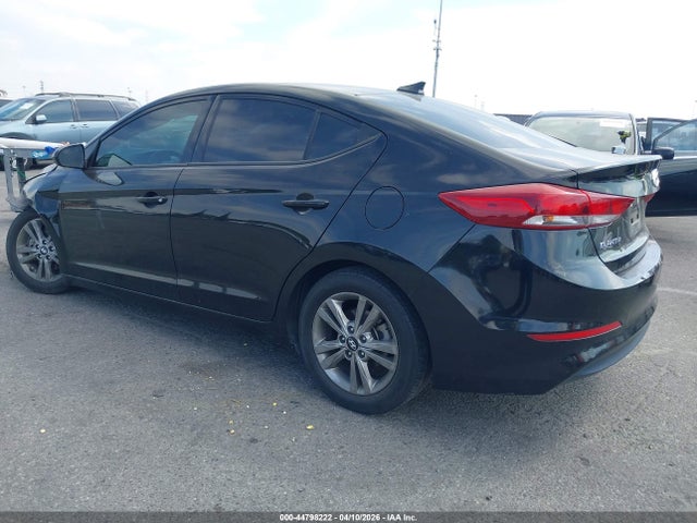 5NPD84LF2JH328221 Hyundai ELANTRA SEL