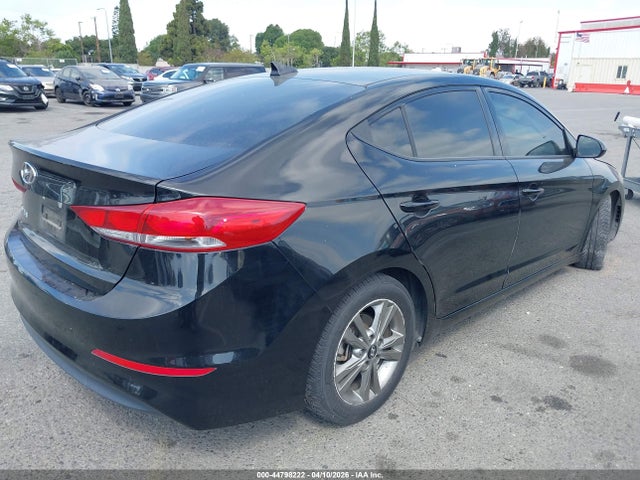 5NPD84LF2JH328221 Hyundai ELANTRA SEL