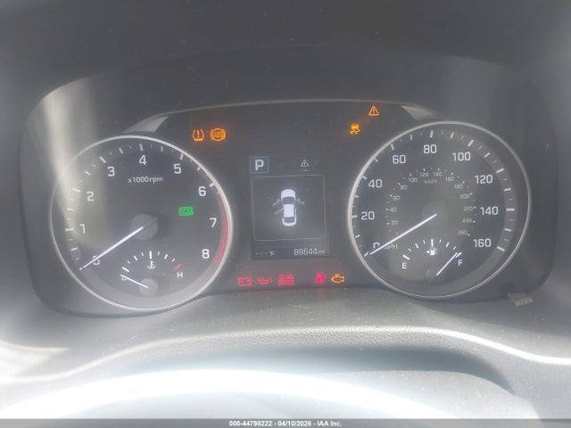 5NPD84LF2JH328221 Hyundai ELANTRA SEL