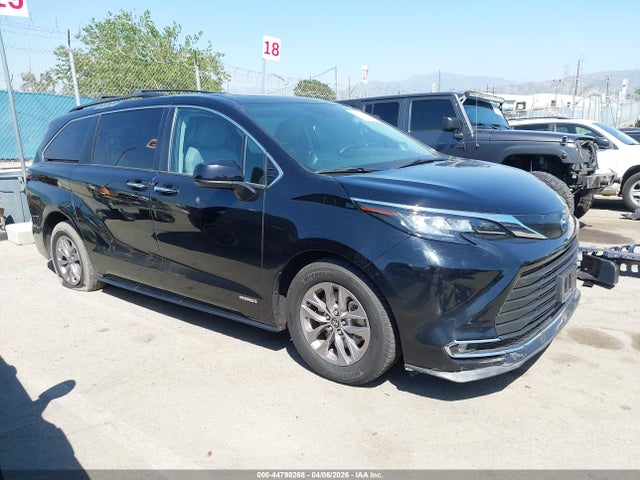 2021 TOYOTA SIENNA 5TDJRKEC8MS002638