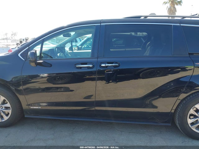 Toyota SIENNA XLE 2021 5TDJRKEC8MS002638 Image 14