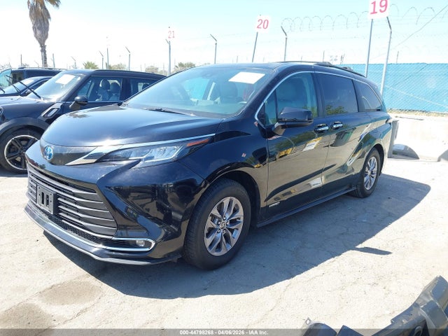 2021 TOYOTA SIENNA 5TDJRKEC8MS002638 Photo 1
