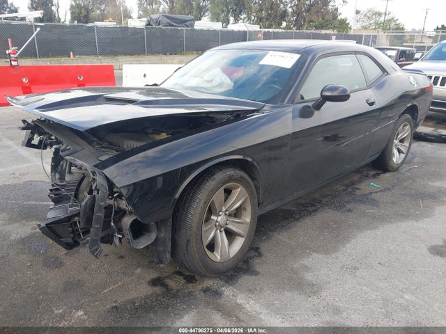 Dodge Challenger Sxt 2018 2C3CDZAG8JH306107 Image 2