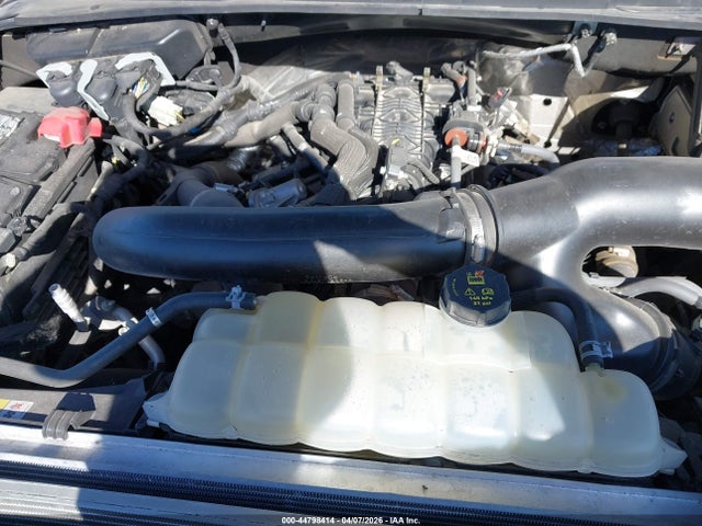 1FMJU1HT2NEA65127 Ford Expedition Xlt