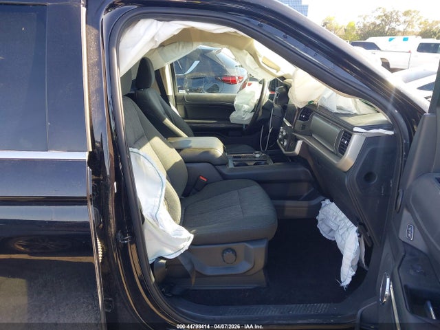 1FMJU1HT2NEA65127 Ford Expedition Xlt