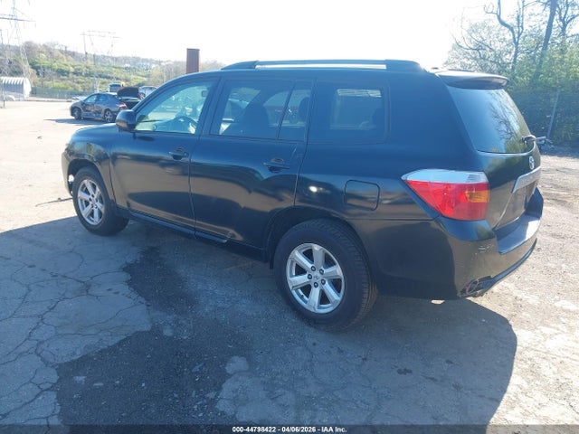 2010 TOYOTA HIGHLANDER 5TDBK3EH2AS005525 Photo 2