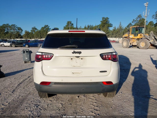 44798517 :رقم المزاد ، 3C4NJCBB1JT228841 vin ، 2018 Jeep Compass Latitude Fwd مزاد بيع