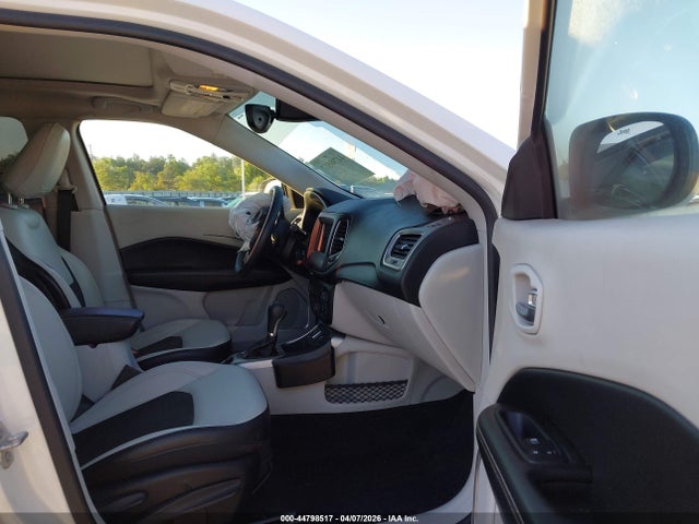 44798517 :رقم المزاد ، 3C4NJCBB1JT228841 vin ، 2018 Jeep Compass Latitude Fwd مزاد بيع