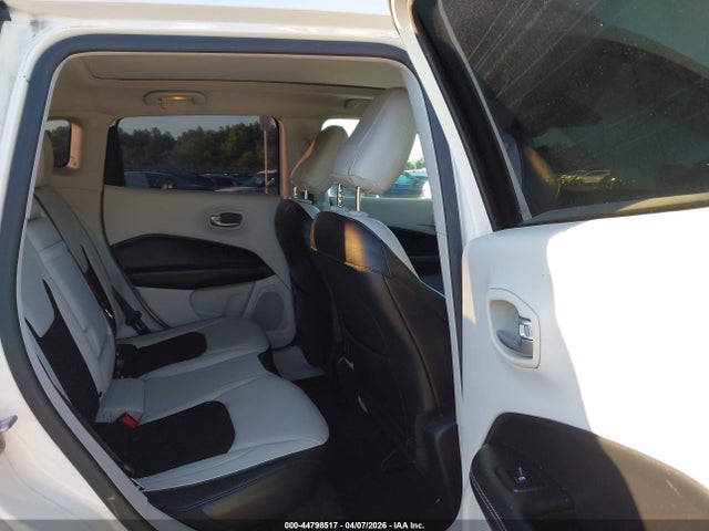 44798517 :رقم المزاد ، 3C4NJCBB1JT228841 vin ، 2018 Jeep Compass Latitude Fwd مزاد بيع