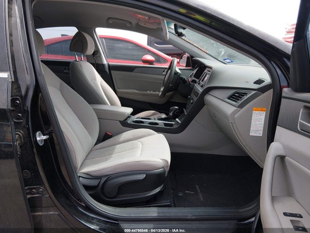 Auction sale of the 2016 Hyundai Sonata Hybrid Se, vin: KMHE24L1XGA031882, lot number: 44798546
