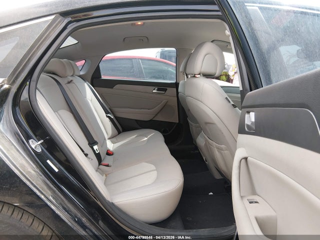 Auction sale of the 2016 Hyundai Sonata Hybrid Se, vin: KMHE24L1XGA031882, lot number: 44798546