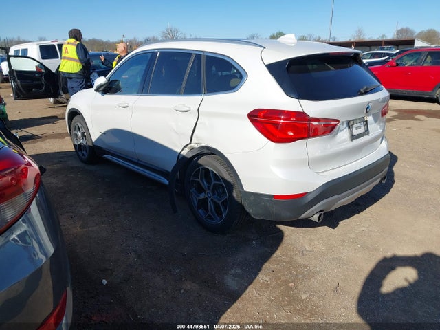2016 BMW X1 WBXHT3C34G5E47502 Photo 2