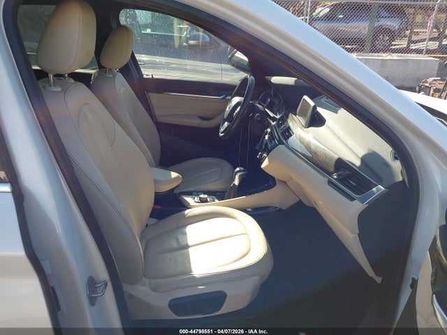 2016 BMW X1 WBXHT3C34G5E47502 Photo 4