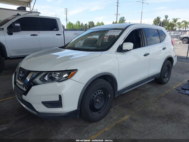 Nissan ROGUE S 2017 KNMAT2MT1HP557465 Image 2