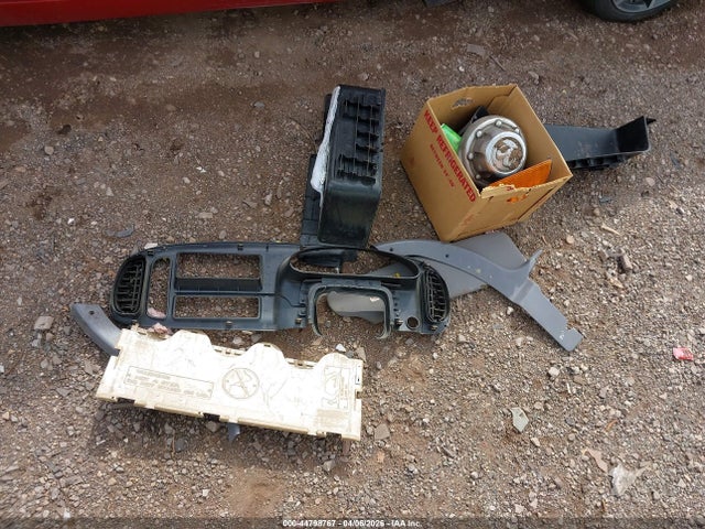 44798767 :رقم المزاد ، 2B4JB25Y4XK560568 vin ، 1999 Dodge Ram Wagon 2500 مزاد بيع
