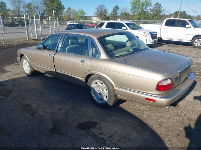 2002 JAGUAR XJ8 SAJDA24C22LF41748 Photo 2