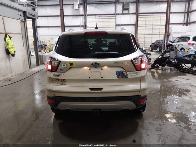 1FMCU9J90HUD41658 Ford Escape Titanium