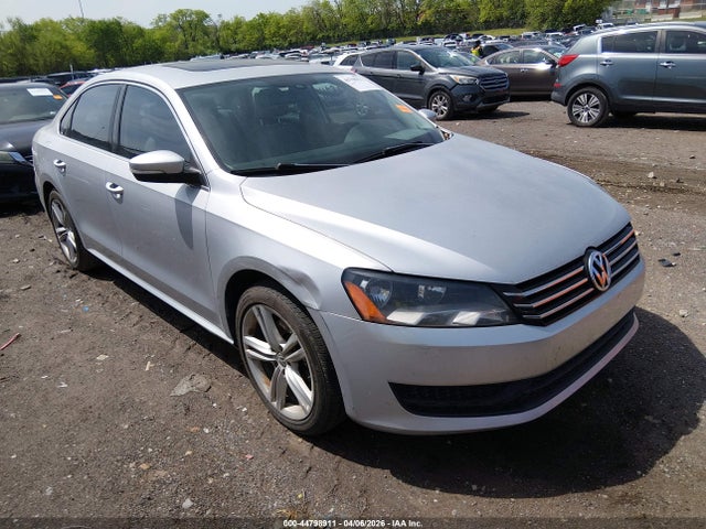2014 Volkswagen Passat 1.8t Se მანქანა იყიდება აუქციონზე, vin: 1VWBS7A34EC044140, აუქციონის ნომერი: 44798911