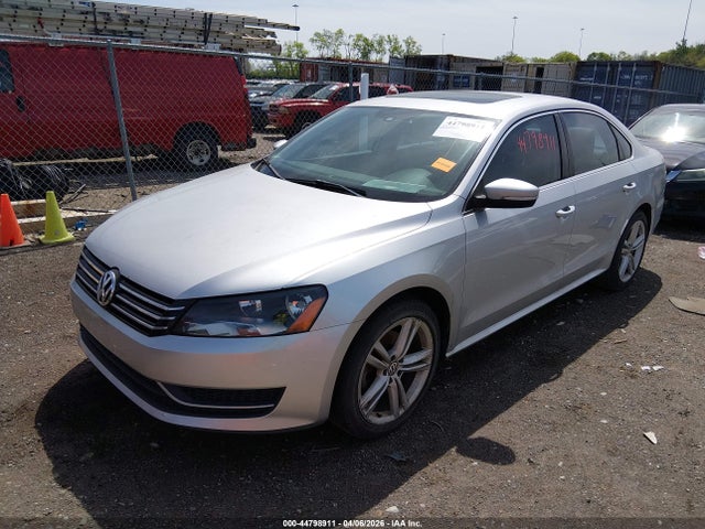2014 Volkswagen Passat 1.8t Se მანქანა იყიდება აუქციონზე, vin: 1VWBS7A34EC044140, აუქციონის ნომერი: 44798911