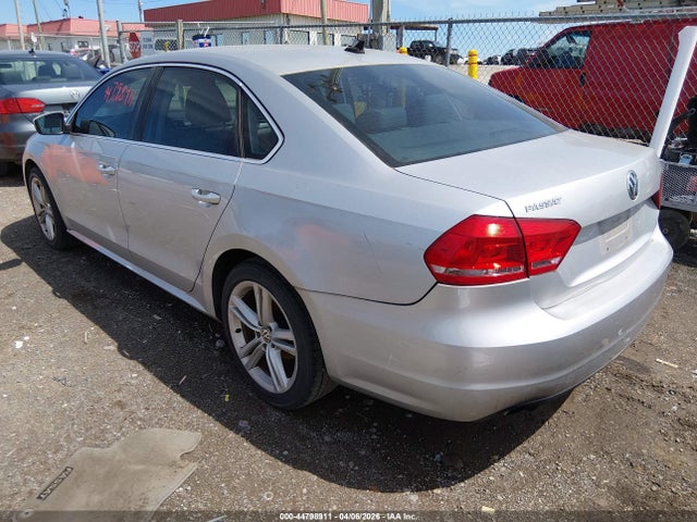 2014 Volkswagen Passat 1.8t Se მანქანა იყიდება აუქციონზე, vin: 1VWBS7A34EC044140, აუქციონის ნომერი: 44798911
