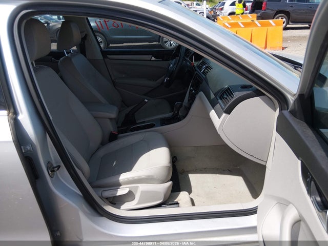 2014 Volkswagen Passat 1.8t Se მანქანა იყიდება აუქციონზე, vin: 1VWBS7A34EC044140, აუქციონის ნომერი: 44798911